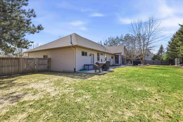 $629,000 | 429 South Pine Grove Lane, Hortonville, WI 54944