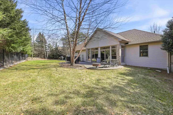 $629,000 | 429 South Pine Grove Lane, Hortonville, WI 54944