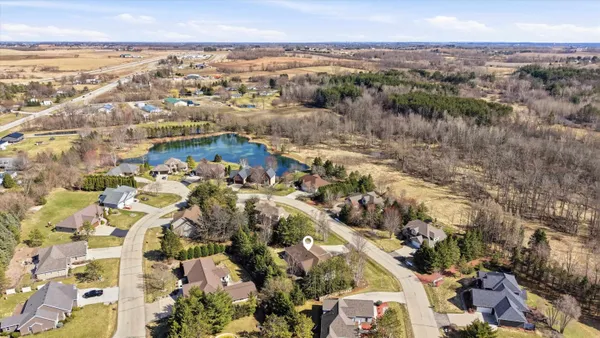 $629,000 | 429 South Pine Grove Lane, Hortonville, WI 54944