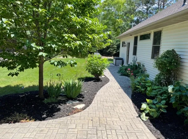 $629,000 | 429 South Pine Grove Lane, Hortonville, WI 54944