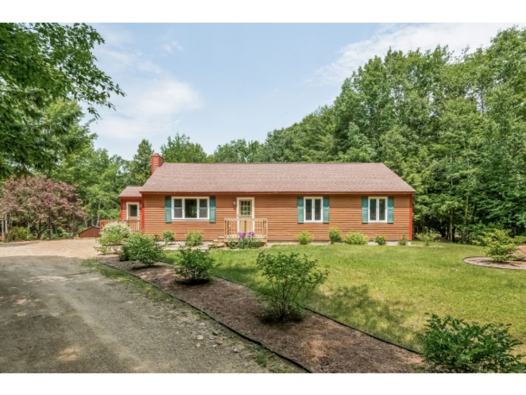 552 Clough Hill Road Loudon, NH 03307 - Photo 2 of 36 Gallery Image 2