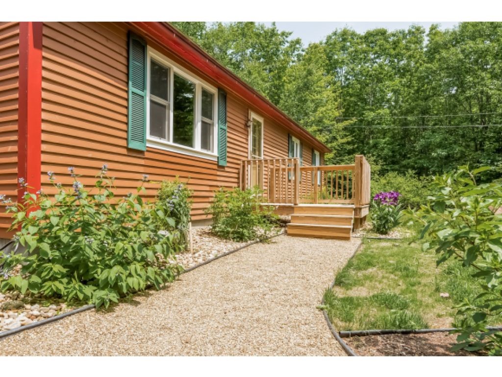 552 Clough Hill Road Loudon, NH 03307 - Photo 3 of 36 Gallery Image 3