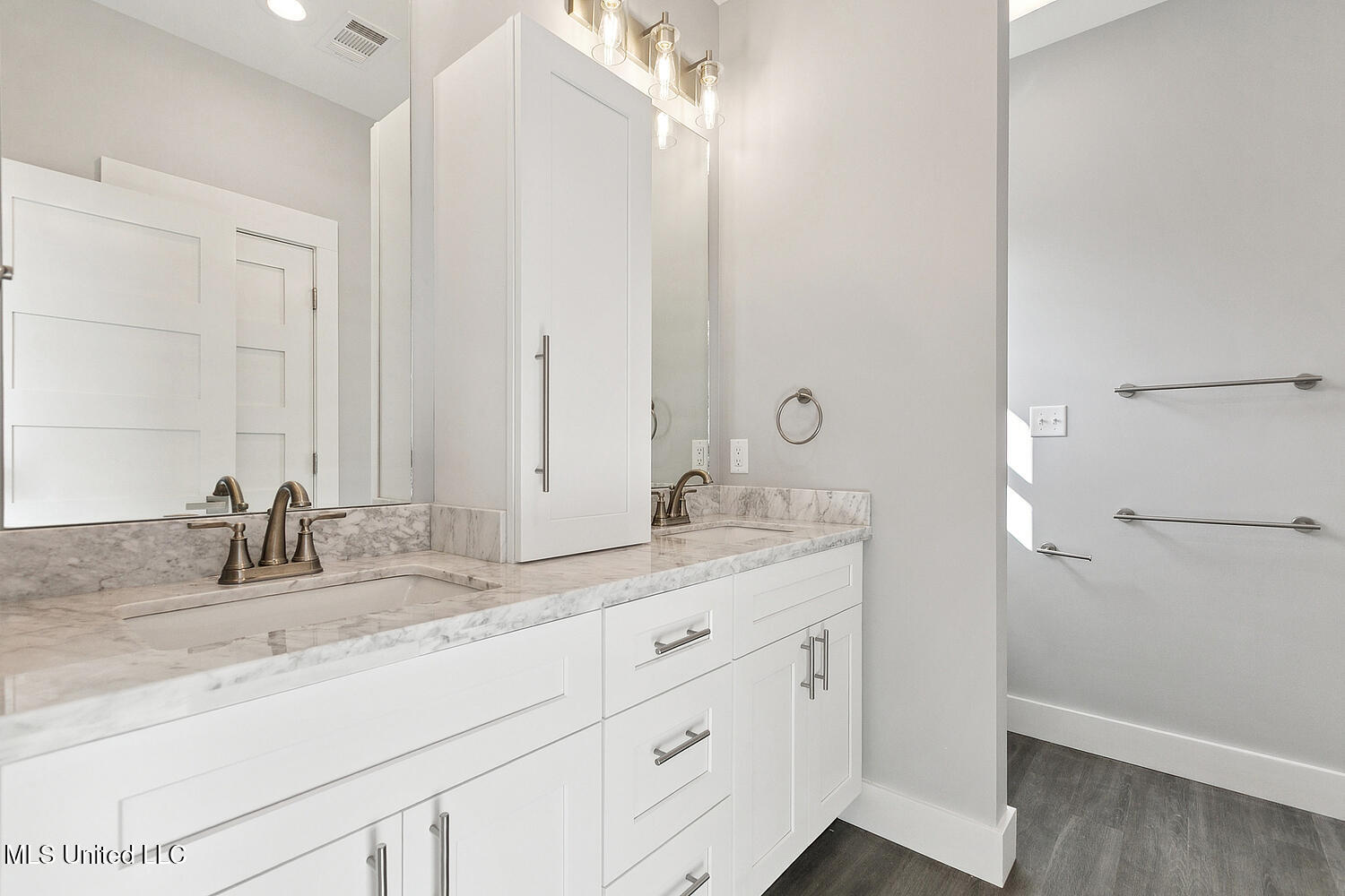 5019 Colorado Street Bay St. Louis, MS 39520 - Photo 12 of 21 Primary Bathroom