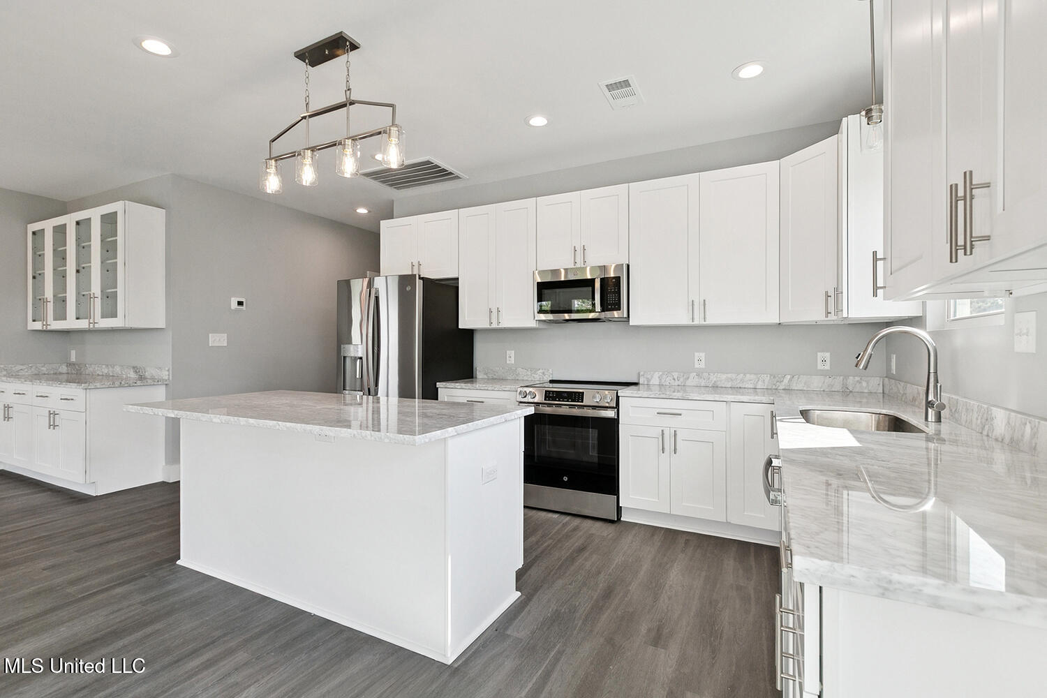 5019 Colorado Street Bay St. Louis, MS 39520 - Photo 6 of 21 Kitchen 3
