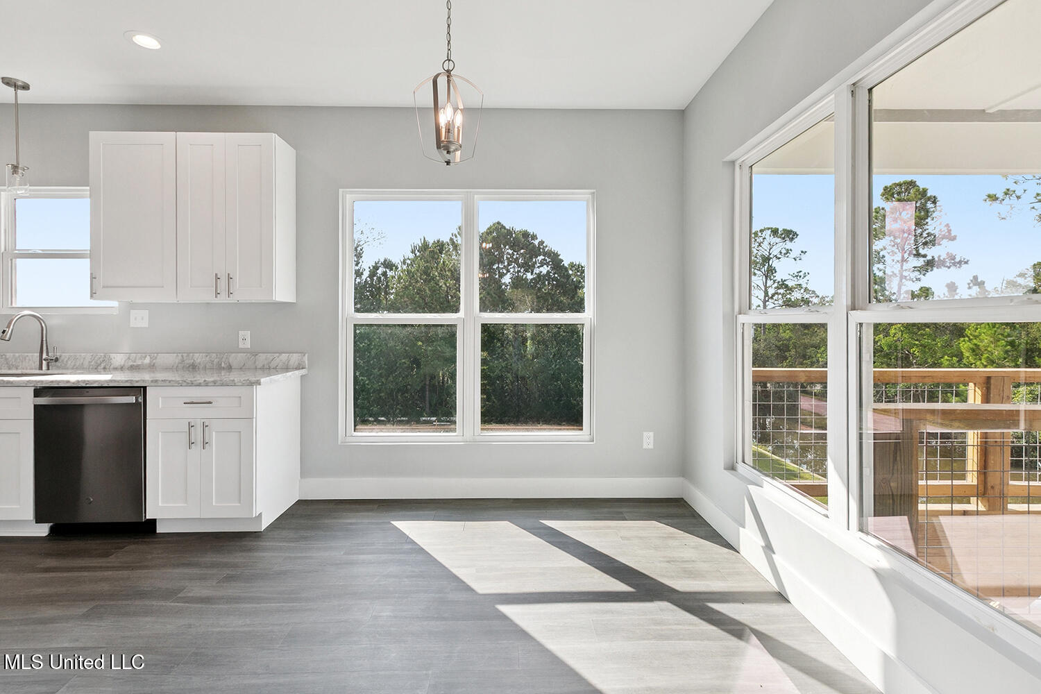 5019 Colorado Street Bay St. Louis, MS 39520 - Photo 10 of 21 Dining