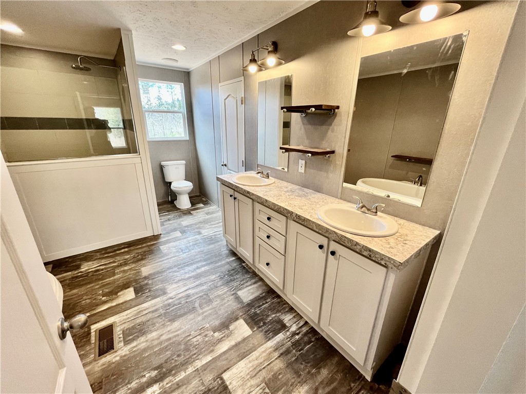 296 Shrine Club Road Waterloo, SC 29384 - Photo 14 of 27 Owner's Bath