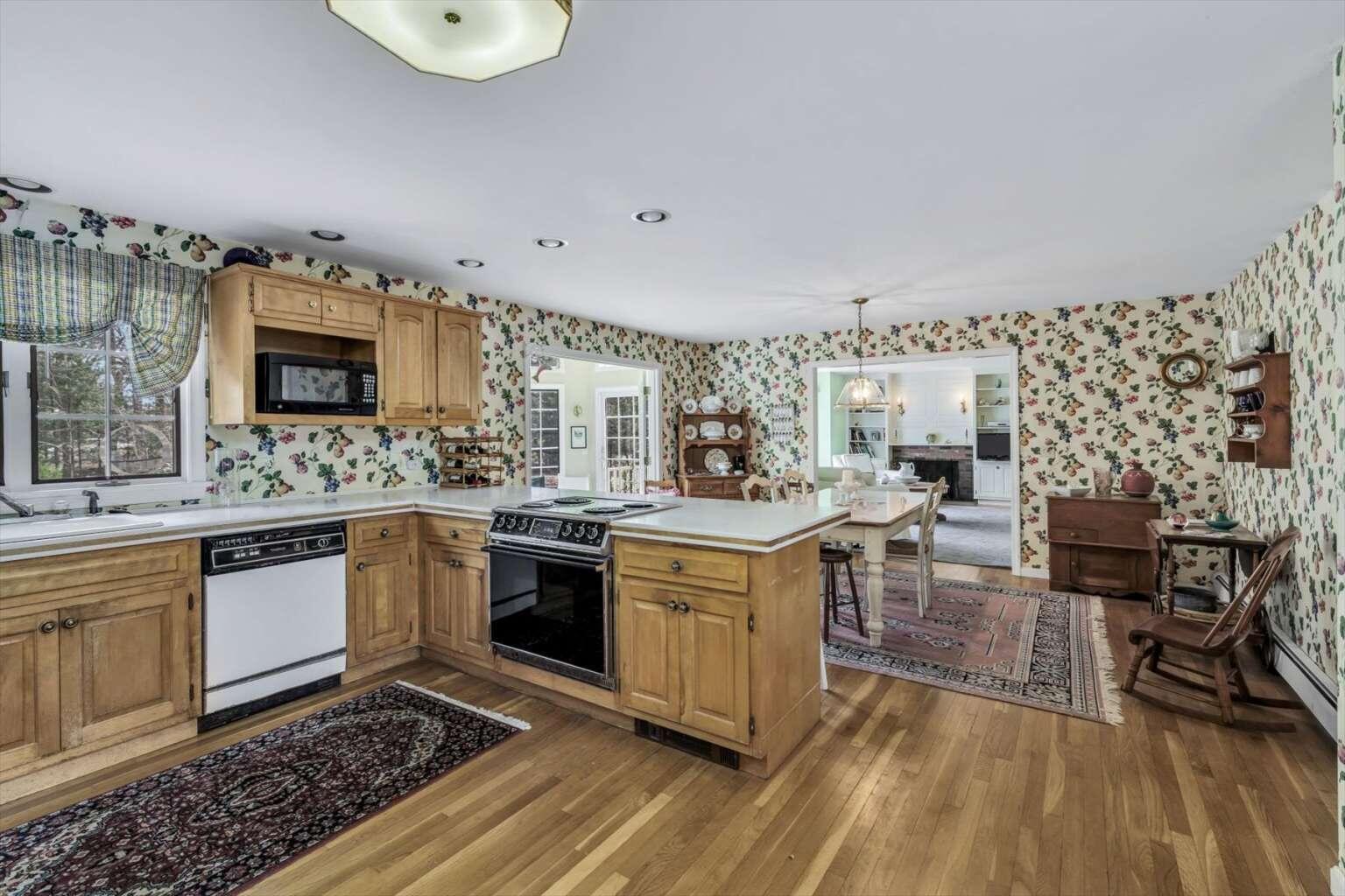 211 Scraggy Neck Road Cataumet, MA 02534 - Photo 7 of 20 Conway.7