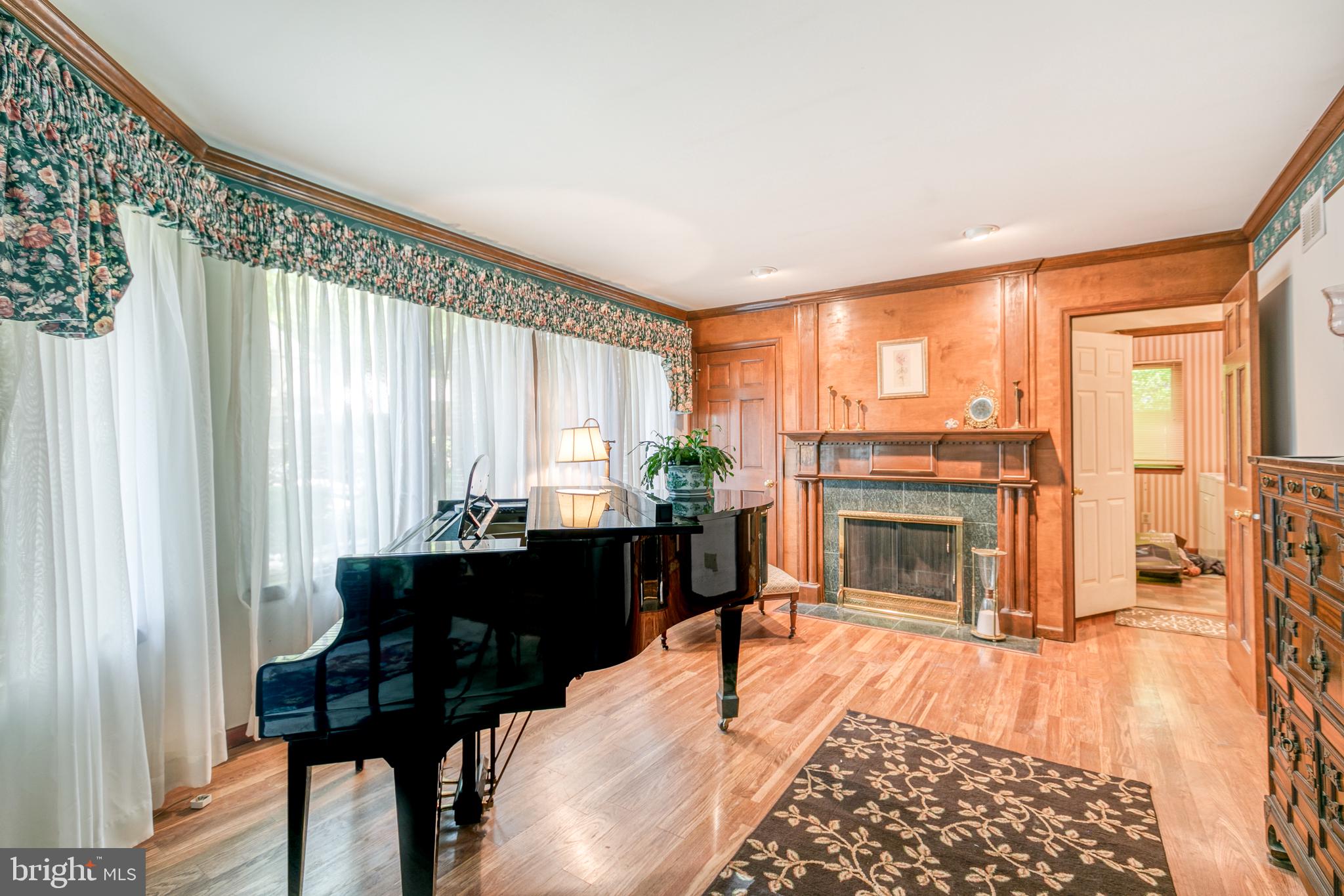 711 Bridgeview Road Feasterville-Trevose, PA 19053 - Photo 14 of 43 Living Room Oxford Fireplace
