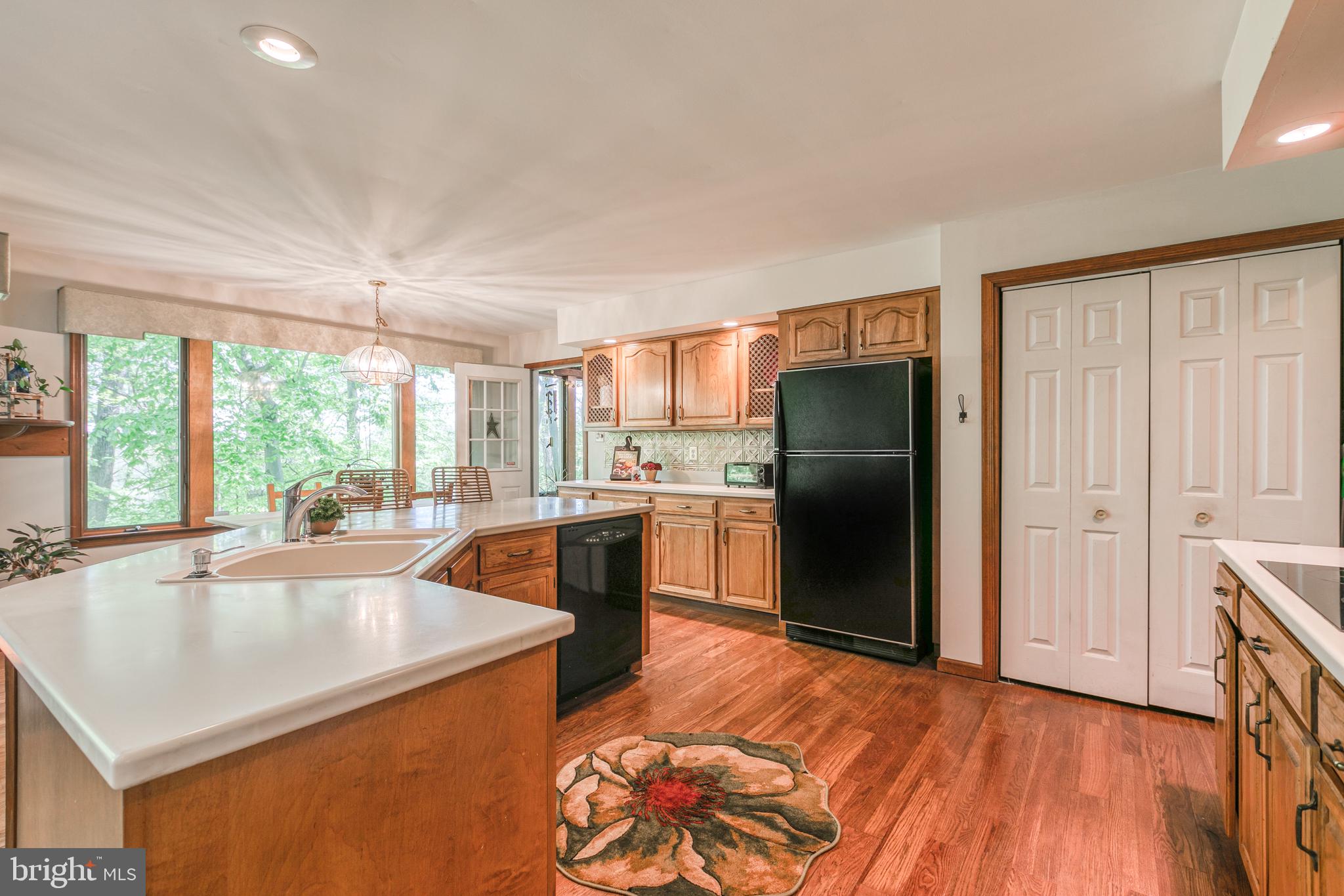711 Bridgeview Road Feasterville-Trevose, PA 19053 - Photo 10 of 43 Pantry doors, Breaskfast Rm Sunny Views