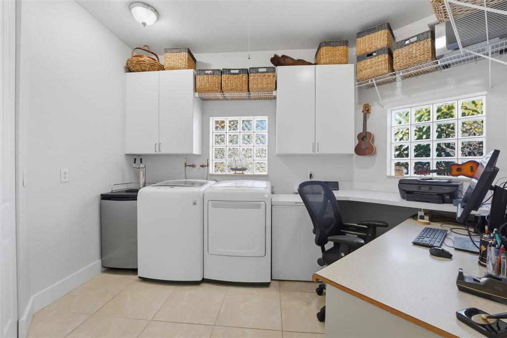 3260 Peace River Drive Punta Gorda, FL 33983 - Photo 21 of 59 a view of kitchen with workspace and window