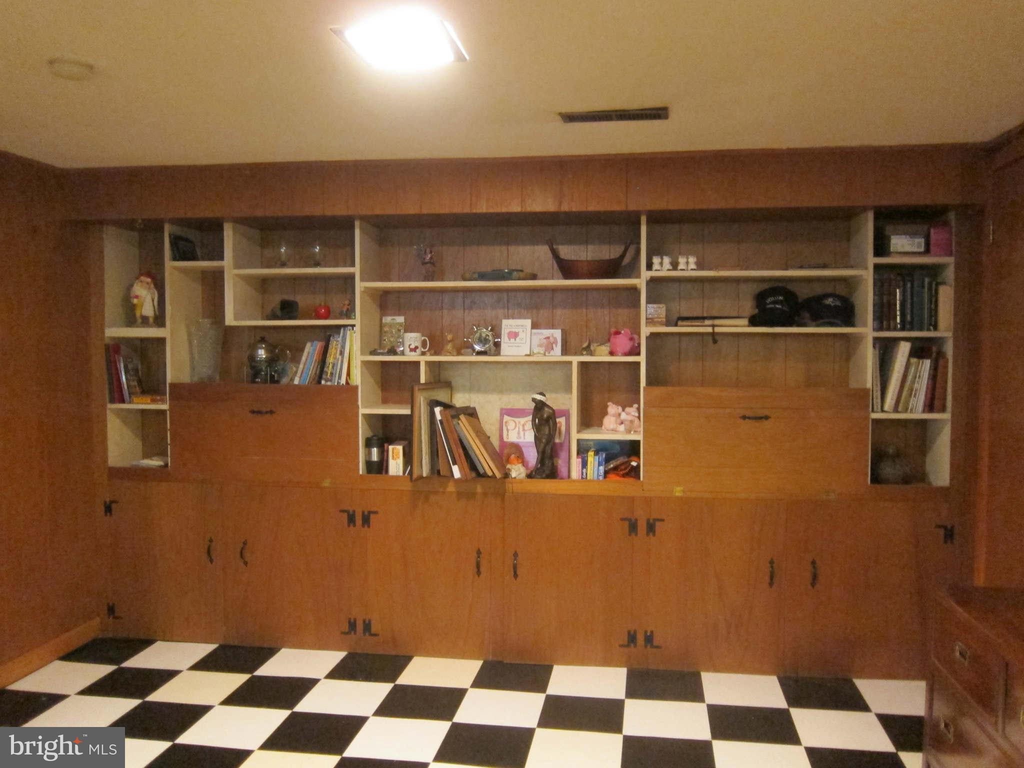 8402 Winands Road Baltimore, MD 21208 - Photo 12 of 20 Built-In Wall Unit