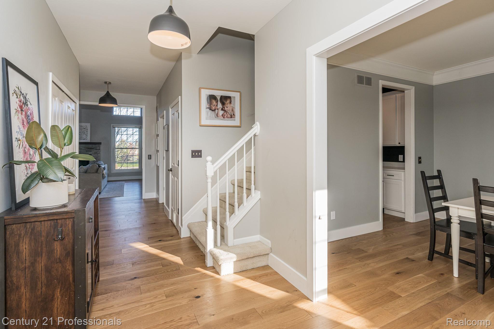 4245 Holly Lane Rochester, MI 48306 - Photo 11 of 48 foyer 2(1).jpg