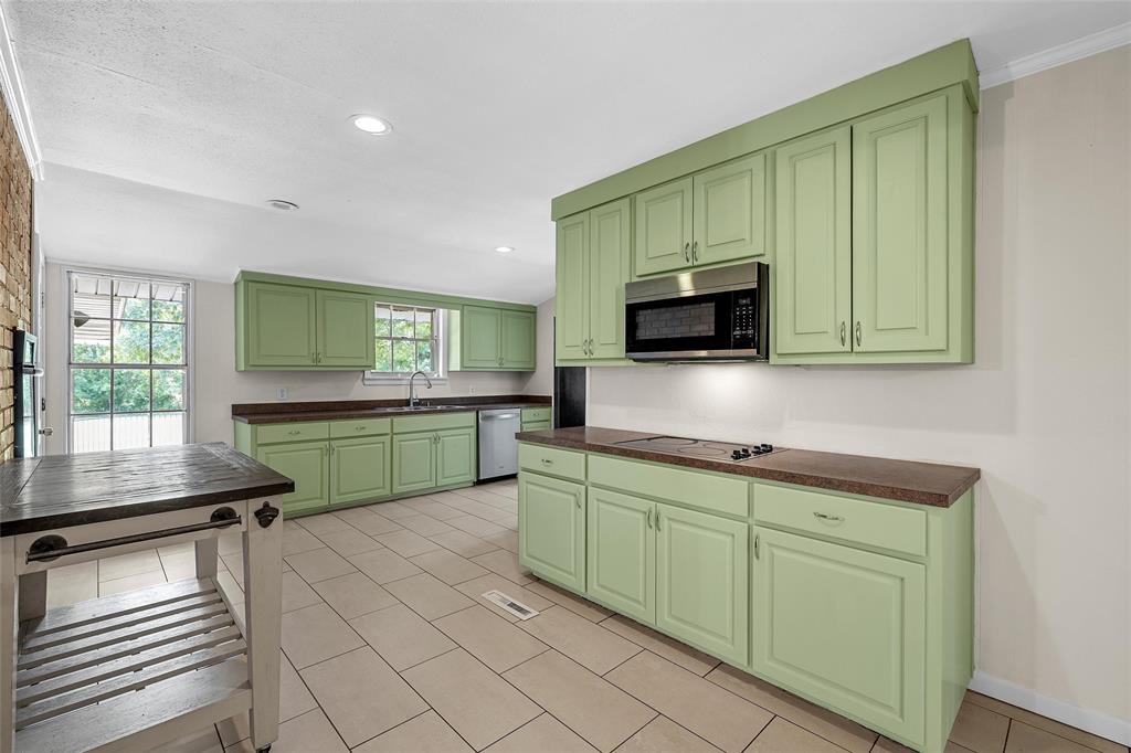 7483 Gholson Road Waco, TX 76705 - Photo 9 of 34