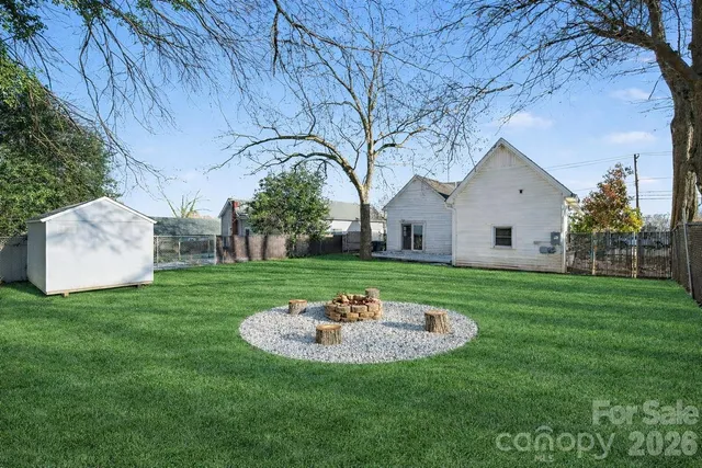 a view of a house with a backyard