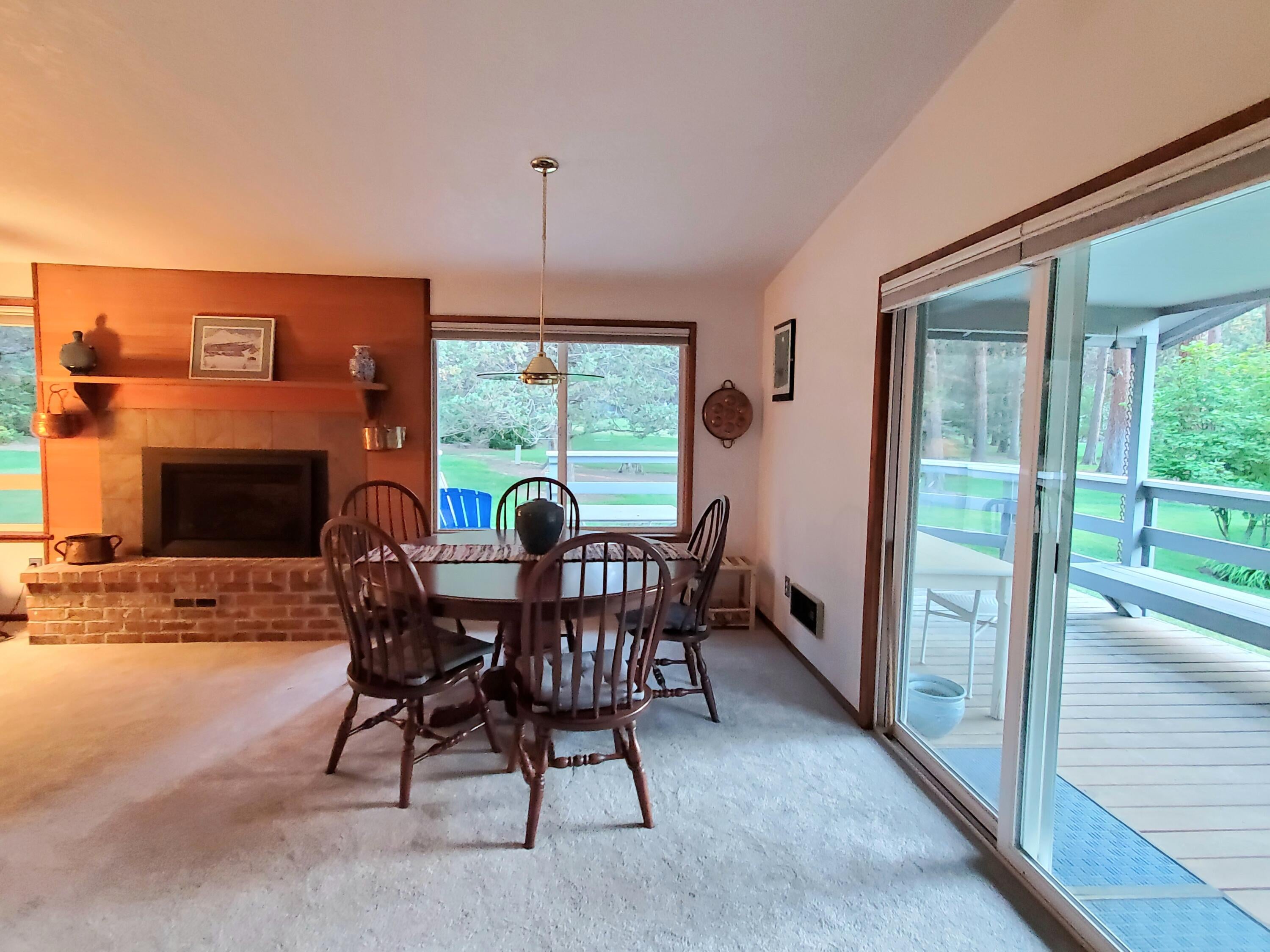20397 Strawline Road Bend, OR 97702 - Photo 9 of 25 Dining area is open and has a sliding glass door leading out to the large covered deck.