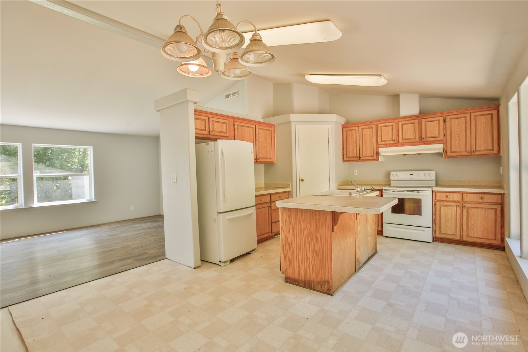 4717 Hansen Drive Clinton, WA 98236 - Photo 7 of 24
