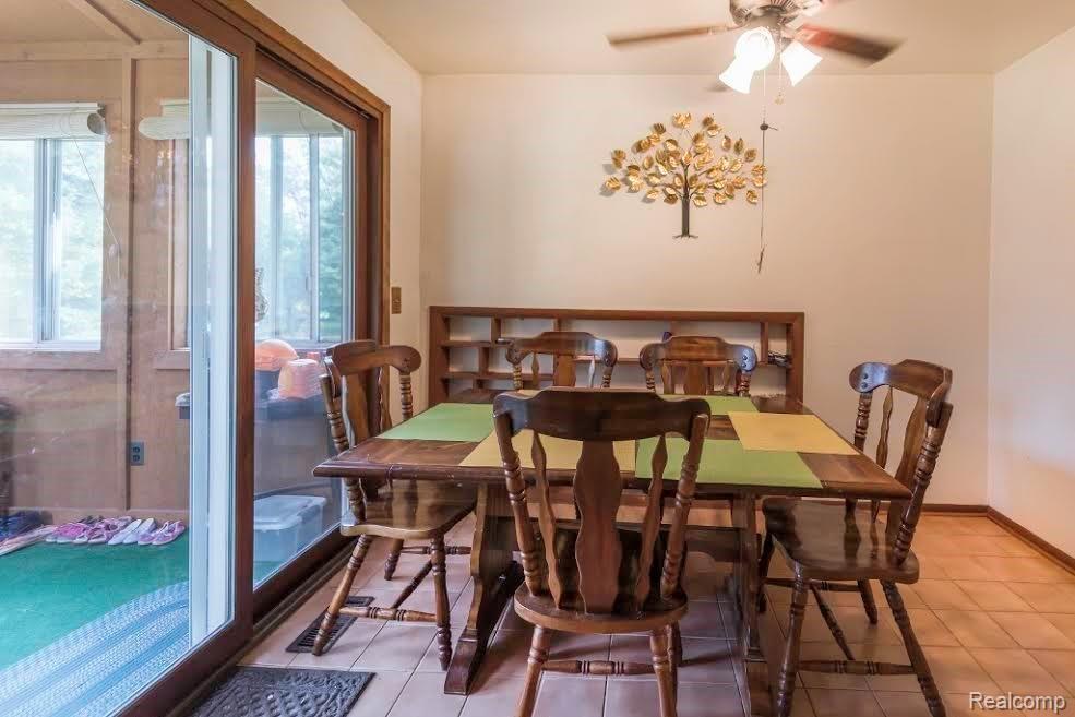 6520 Crofoot Road Howell, MI 48843 - Photo 9 of 37 dinding room.jpg