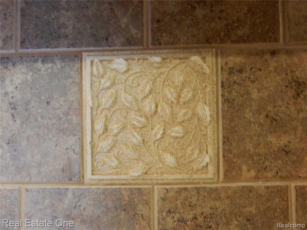 884 Ten Point Drive Rochester, MI 48309 - Photo 23 of 71 AKitchenBacksplash2 (Large).jpg