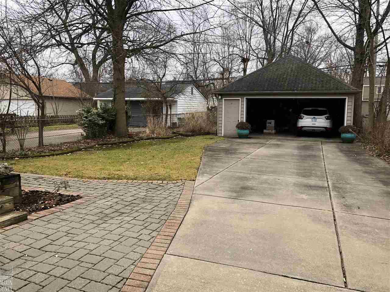 1633 Roslyn Road Grosse Pointe Woods, MI 48236 - Photo 11 of 11