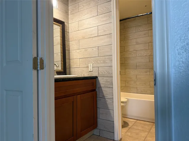 $850 | 9707 Richmond Avenue, Unit 39, Houston, TX 77063