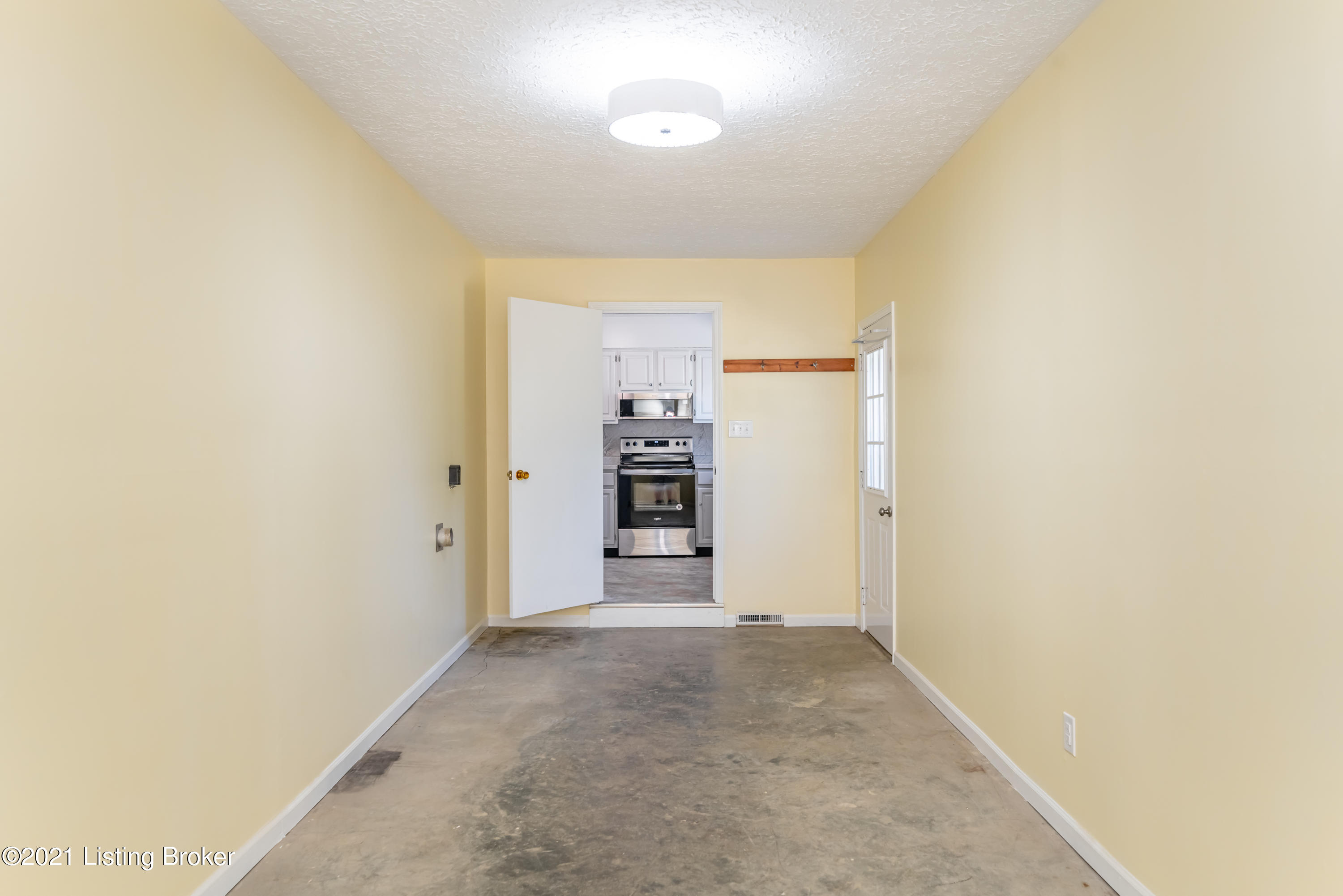 4670 Hopewell Road Louisville, KY 40299 - Photo 11 of 33 4670 Hopewell Rd L-27
