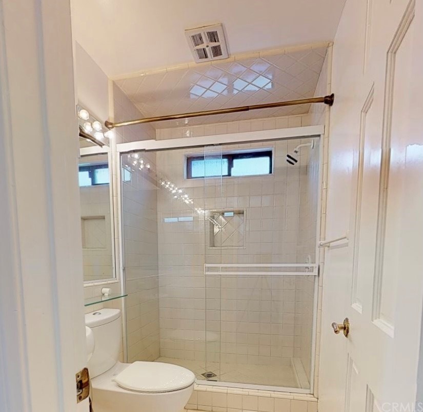 301 44th Street Manhattan Beach, CA 90266 - Photo 11 of 21 Main House bath #2