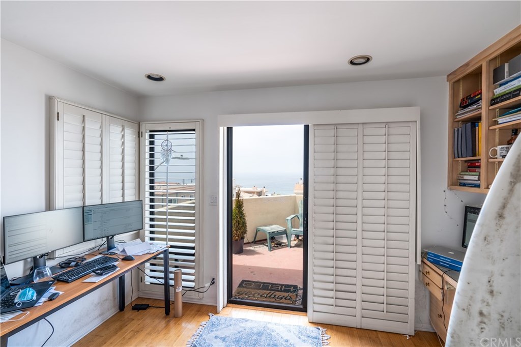 301 44th Street Manhattan Beach, CA 90266 - Photo 12 of 21