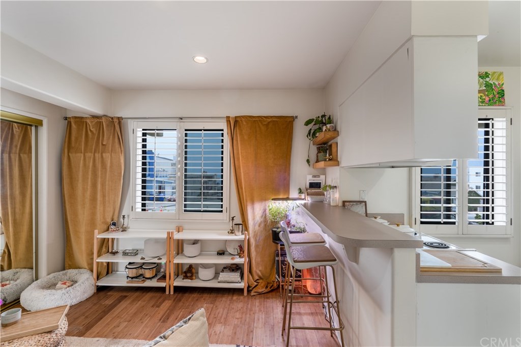 301 44th Street Manhattan Beach, CA 90266 - Photo 13 of 21