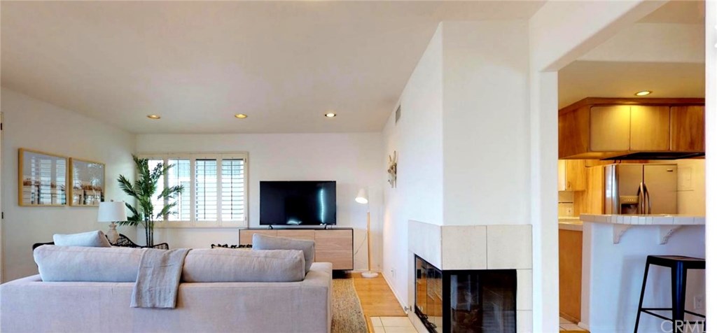 301 44th Street Manhattan Beach, CA 90266 - Photo 5 of 21 Main house