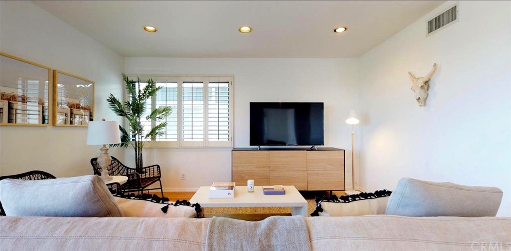 301 44th Street Manhattan Beach, CA 90266 - Photo 7 of 21