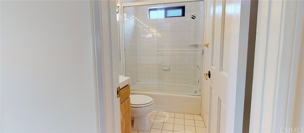 301 44th Street Manhattan Beach, CA 90266 - Photo 10 of 21 Main House Bath #1