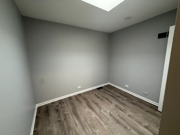 $2,700 | 744 West Gordon Terrace, Unit 304, Chicago, IL 60613