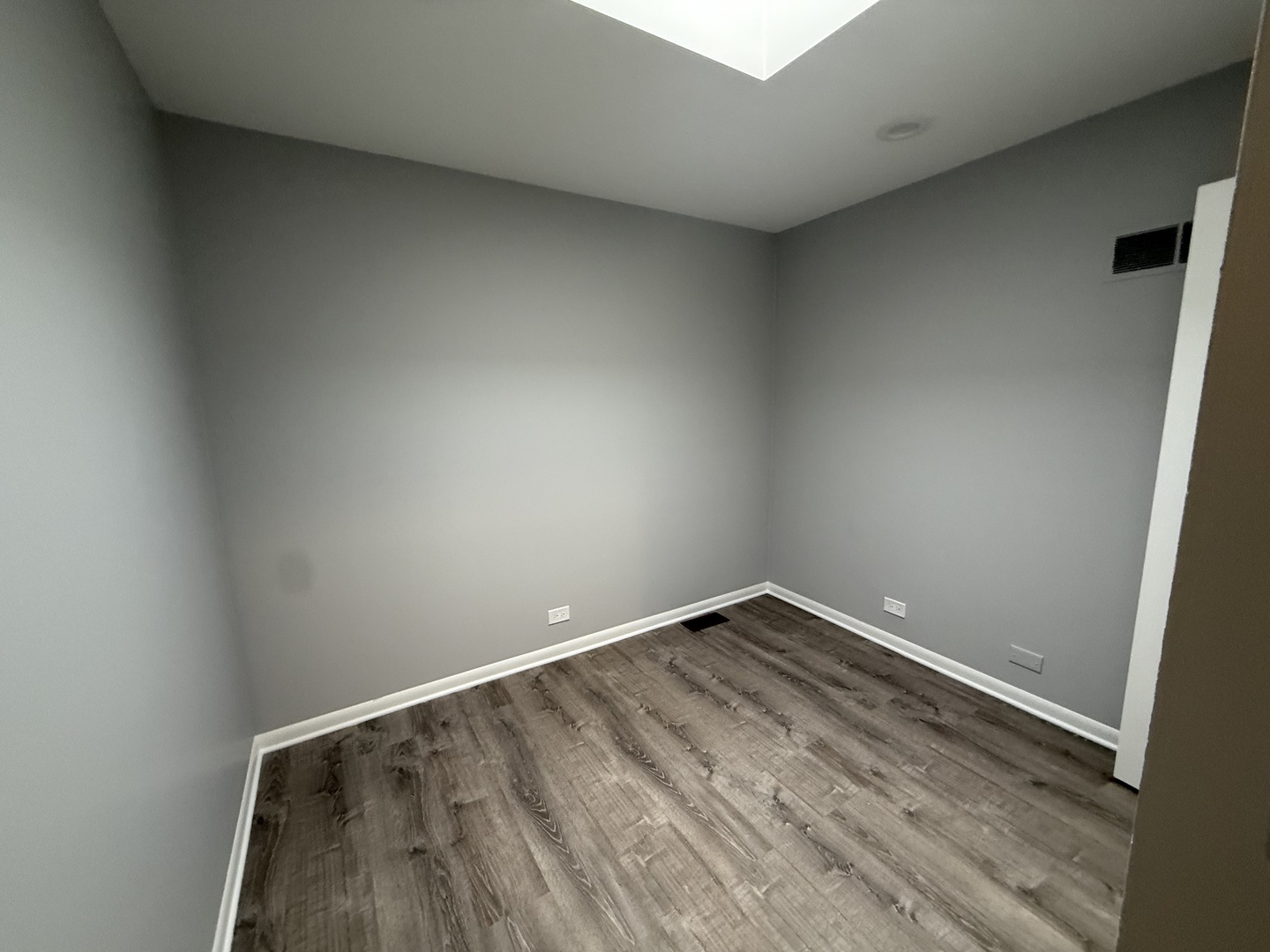 744 West Gordon Terrace, Unit 304 Chicago, IL 60613 - Photo 10 of 12 a view of room with wooden floor