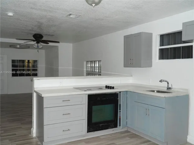 $1,900 | 4079 Linda Lane, Palm Springs, FL 33406