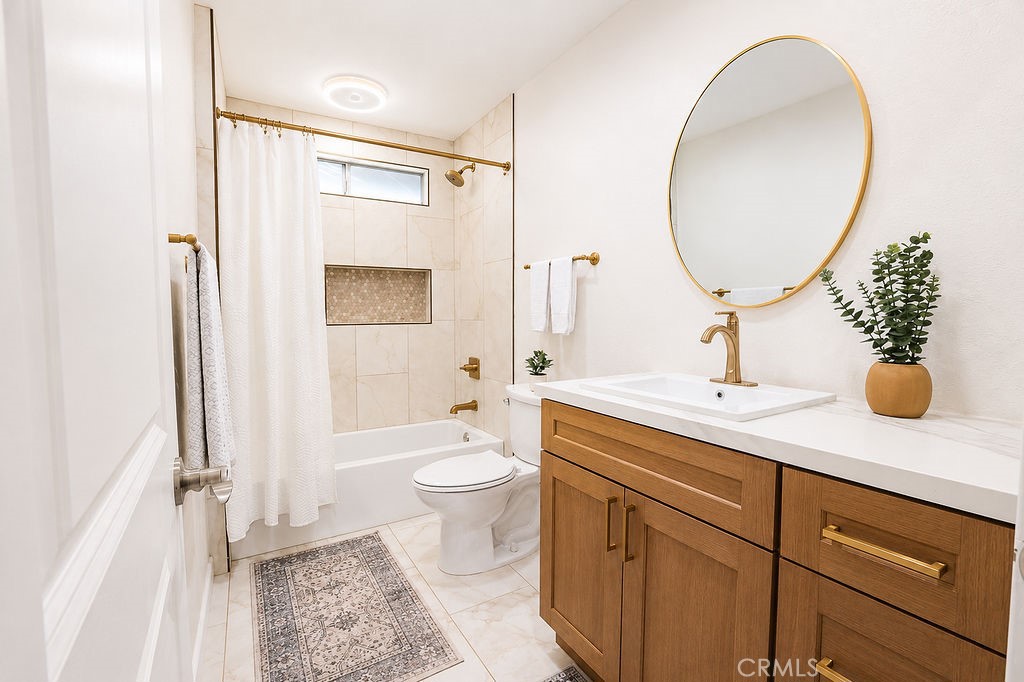 1404 Highridge Street Riverside, CA 92506 - Photo 14 of 28 Hall Bathroom