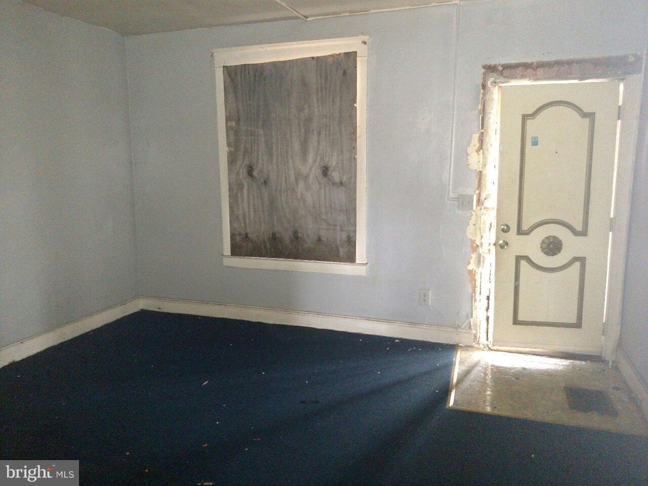 2229 Riggs Avenue Baltimore, MD 21216 - Photo 3 of 14 Living Room