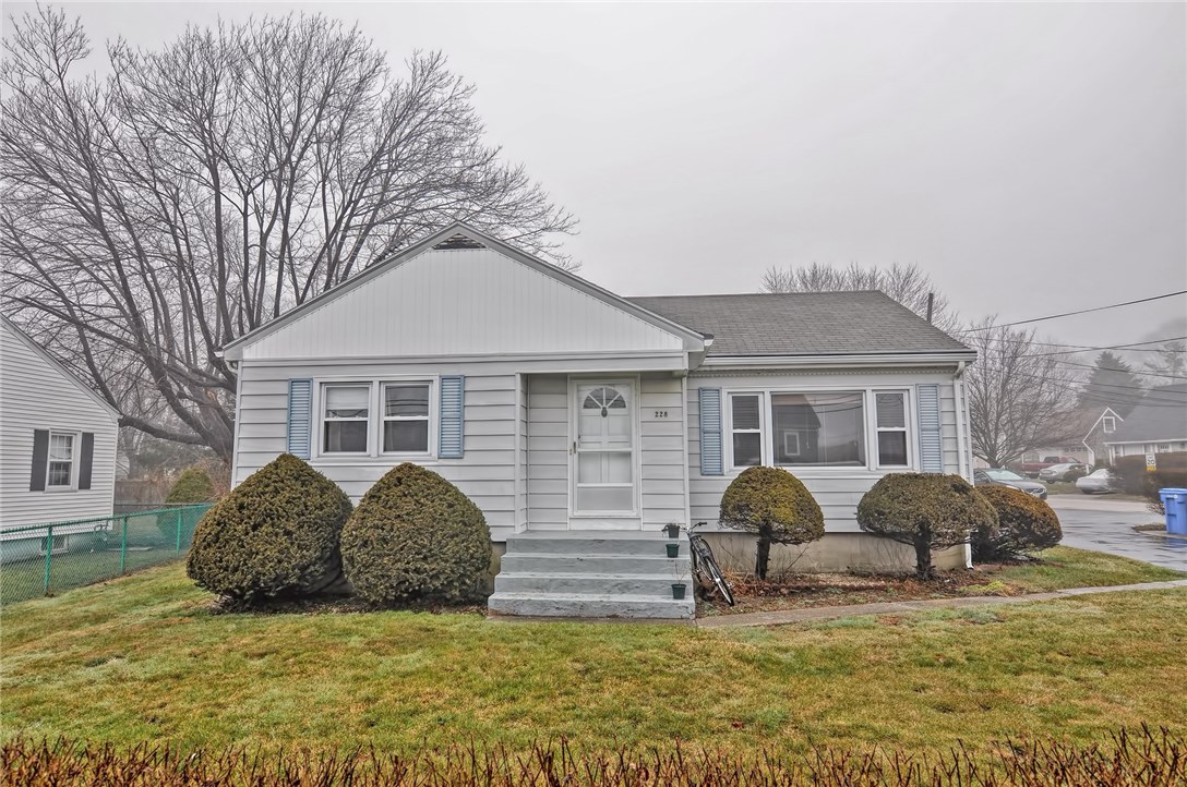 228 Purgatory Road Middletown, RI 02842 - Photo 2 of 20