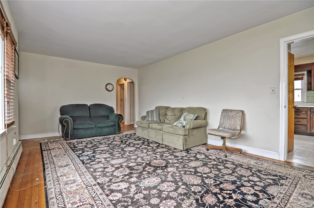 228 Purgatory Road Middletown, RI 02842 - Photo 3 of 20