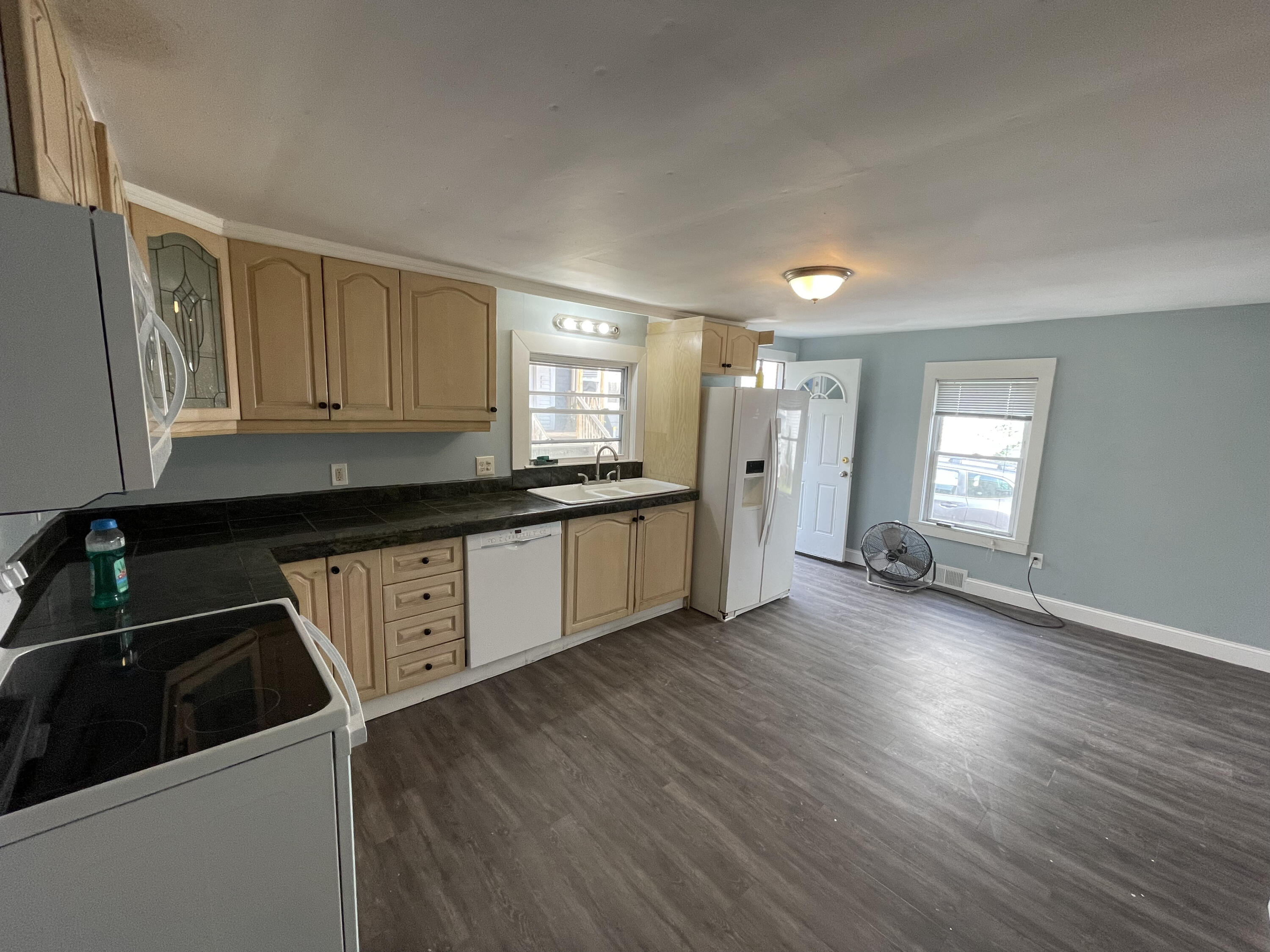 119 Pierce Street Lewiston, ME 04240 - Photo 5 of 16 121 Pierce St