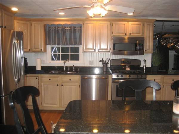 36 Loris Road Peabody, MA 01960 - Photo 2 of 18 Gallery Image 2