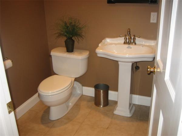 36 Loris Road Peabody, MA 01960 - Photo 8 of 18 Gallery Image 8