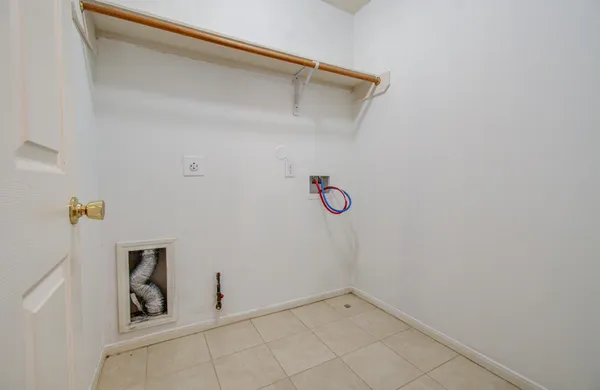 a view of utility room