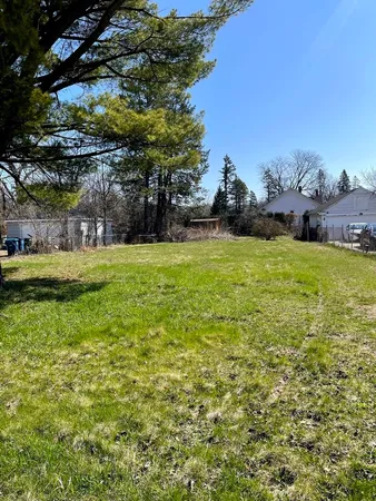 $165,000 | 221 North Graylynn Drive, Mount Prospect, IL 60056