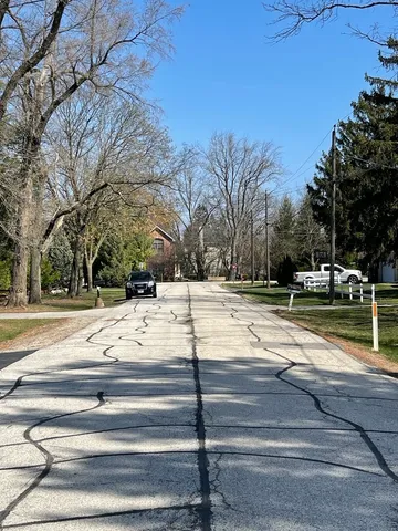 $165,000 | 221 North Graylynn Drive, Mount Prospect, IL 60056