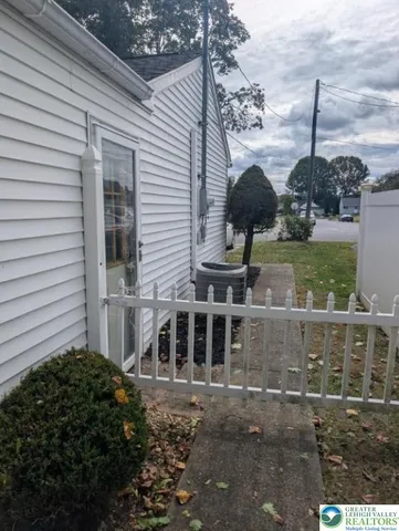 $330,000 | 1440 Greenview Drive, Bethlehem, PA 18018