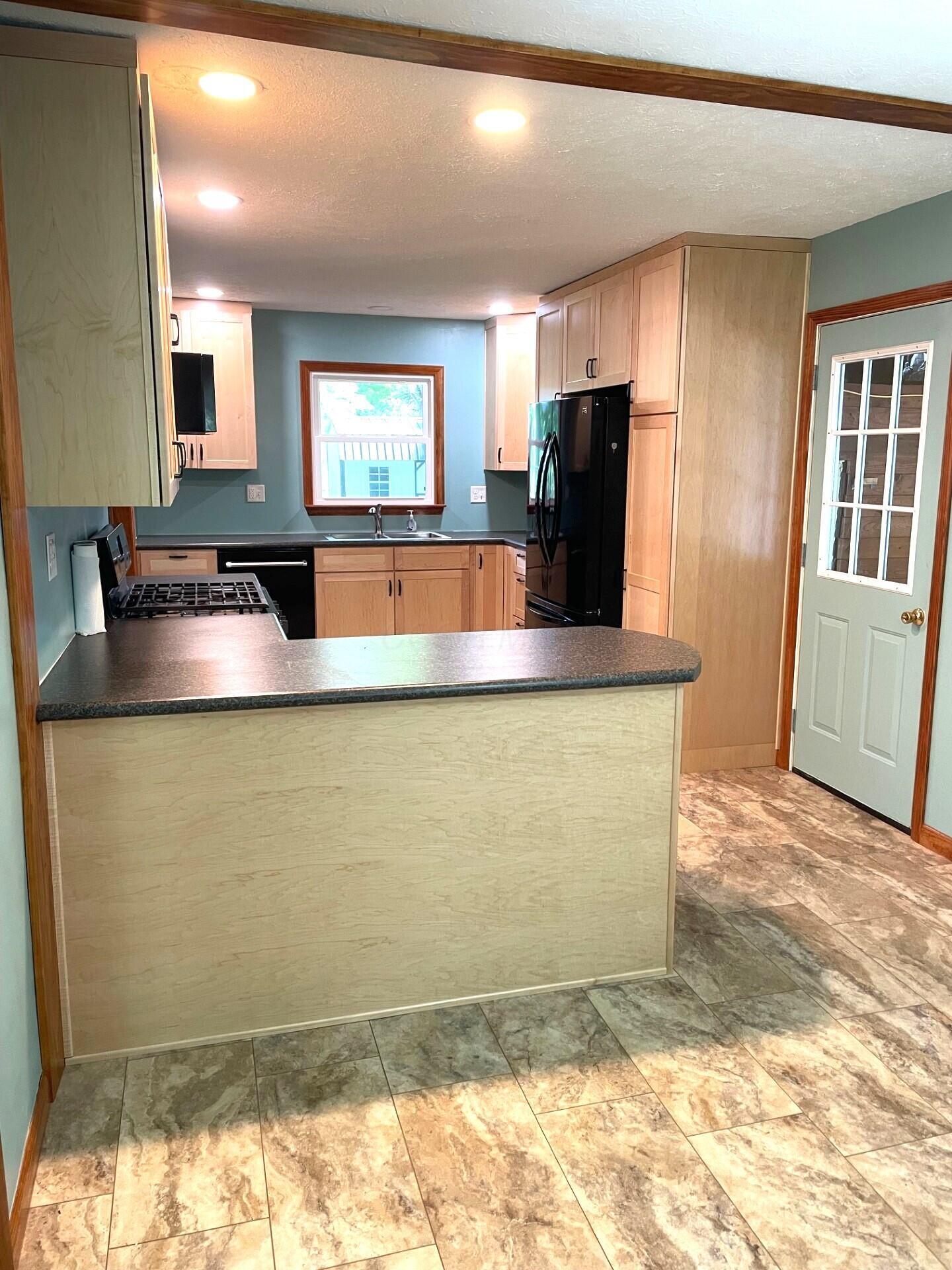 1291 Lawndale Road Marion, OH 43302 - Photo 3 of 13 Kitchen 2