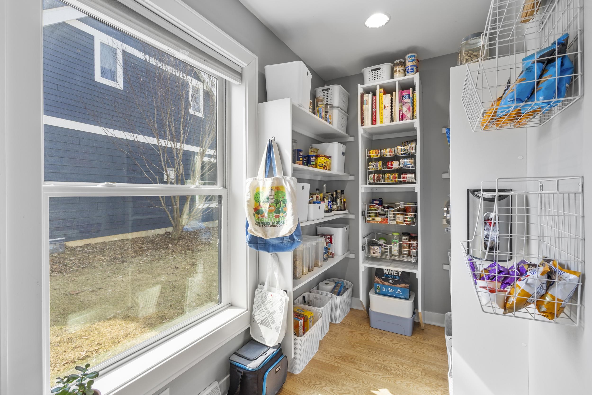 1525 Windfield Way Middleton, WI 53562 - Photo 14 of 97