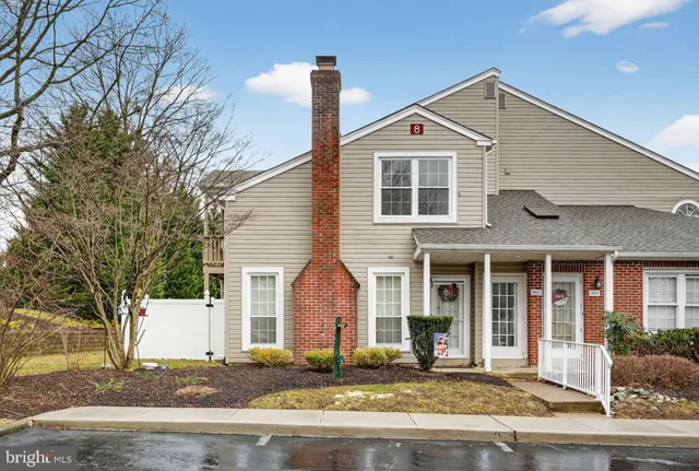 $2,200 | 8022 Beacon Hill Drive, Unit 11, Southampton, PA 18966