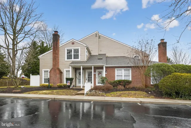 $2,200 | 8022 Beacon Hill Drive, Unit 11, Southampton, PA 18966