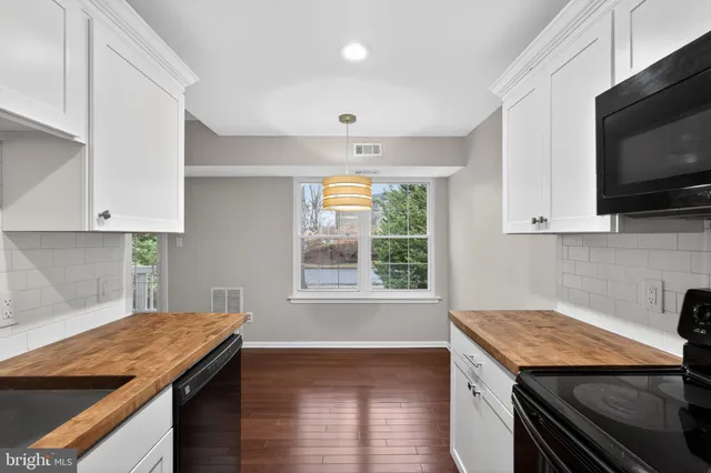 $2,200 | 8022 Beacon Hill Drive, Unit 11, Southampton, PA 18966